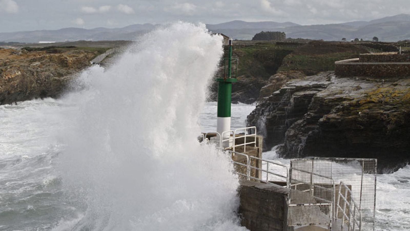 Viento fuerte y lluvias localmente persistentes en Galicia - El tiempo | Ver