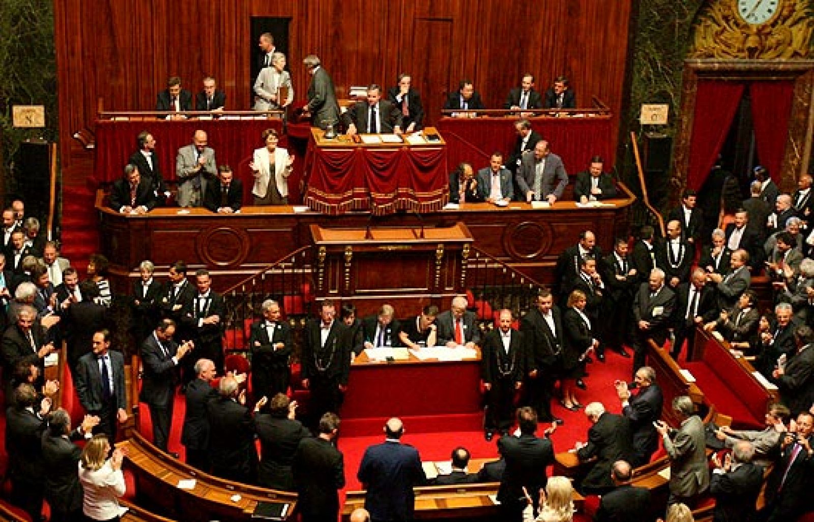 Francia aprueba la reforma constitucional impulsada por Sarkzozy