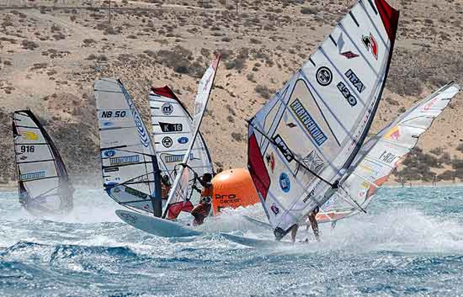 Los deportistas franceses dominan el Mundial de Windsurfing de Fuerteventura.