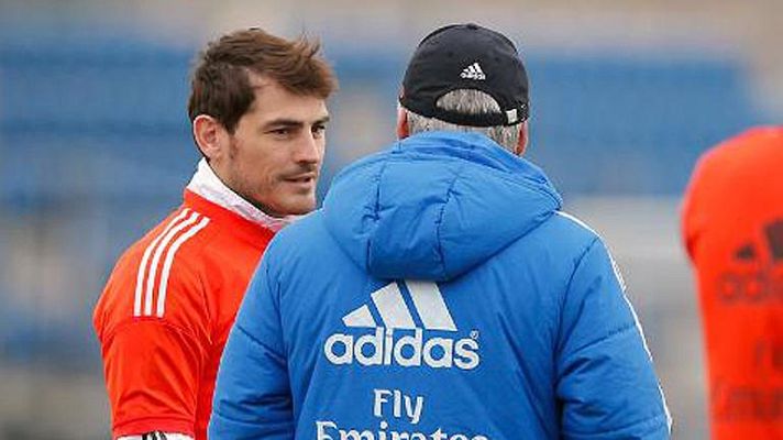 Telediario 1 - Los jugadores del Madrid ovacionan a Casillas en el último entrenamiento