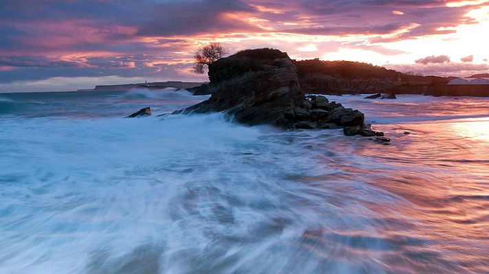 Telediario 1 - Temporal de viento, lluvia y mar