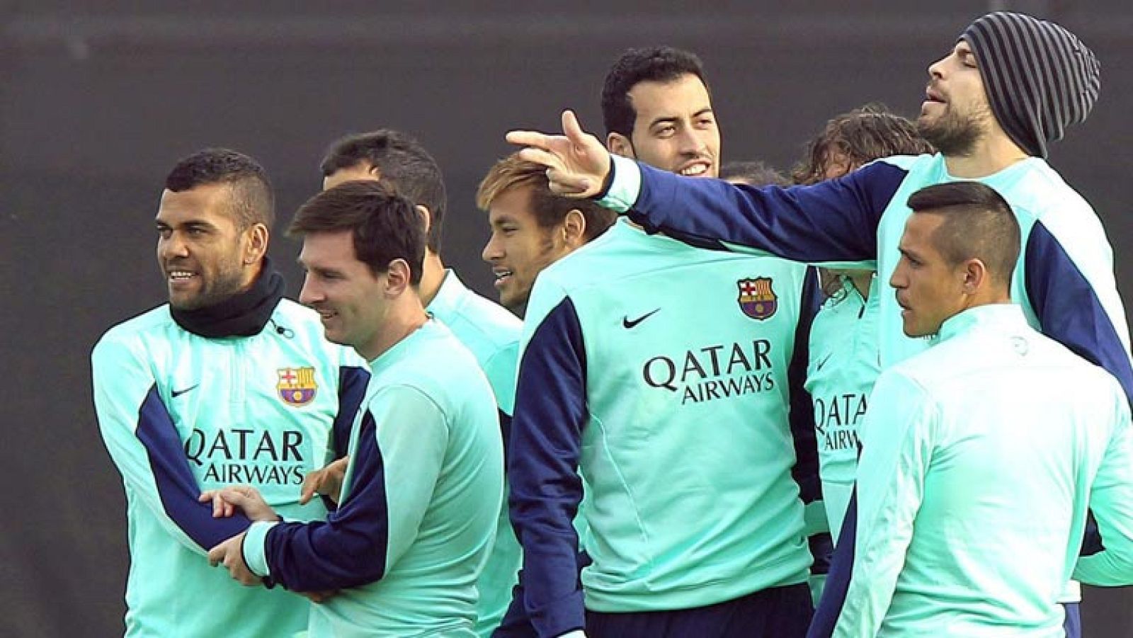 El Barça recibe al Elche y no quiere dejar escapar al Atlético | Ver