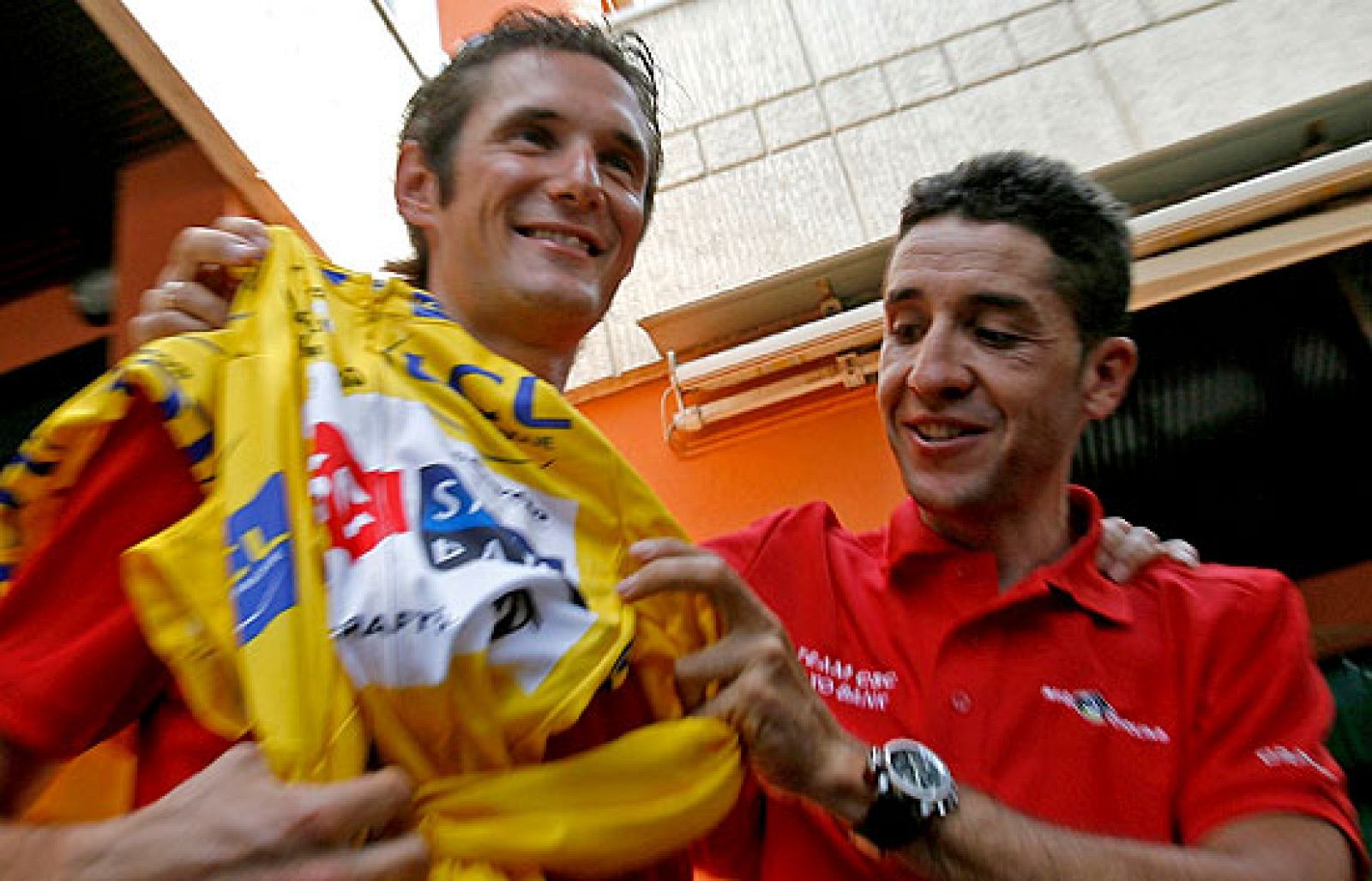 La segunda etapa alpina del Tour de Francia desatará la batalla entre los favoritos. Apenas un minuto separa a los cinco primeros clasificados en la general. Sastre y Schleck, del CSC, serán la referencia.