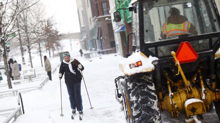 Telediario 1 - El temporal de EE.UU. deja temperaturas de hasta 50 grados bajo cero