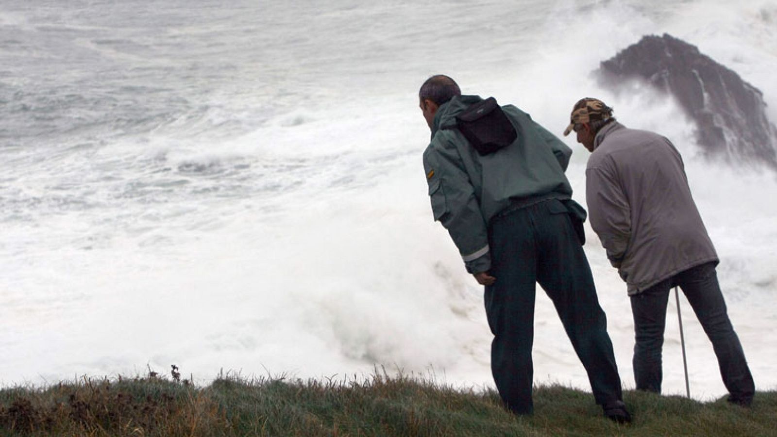 El cuerpo hallado en Valdoviño es el del hombre de 50 años - Telediario 1 | Ver
