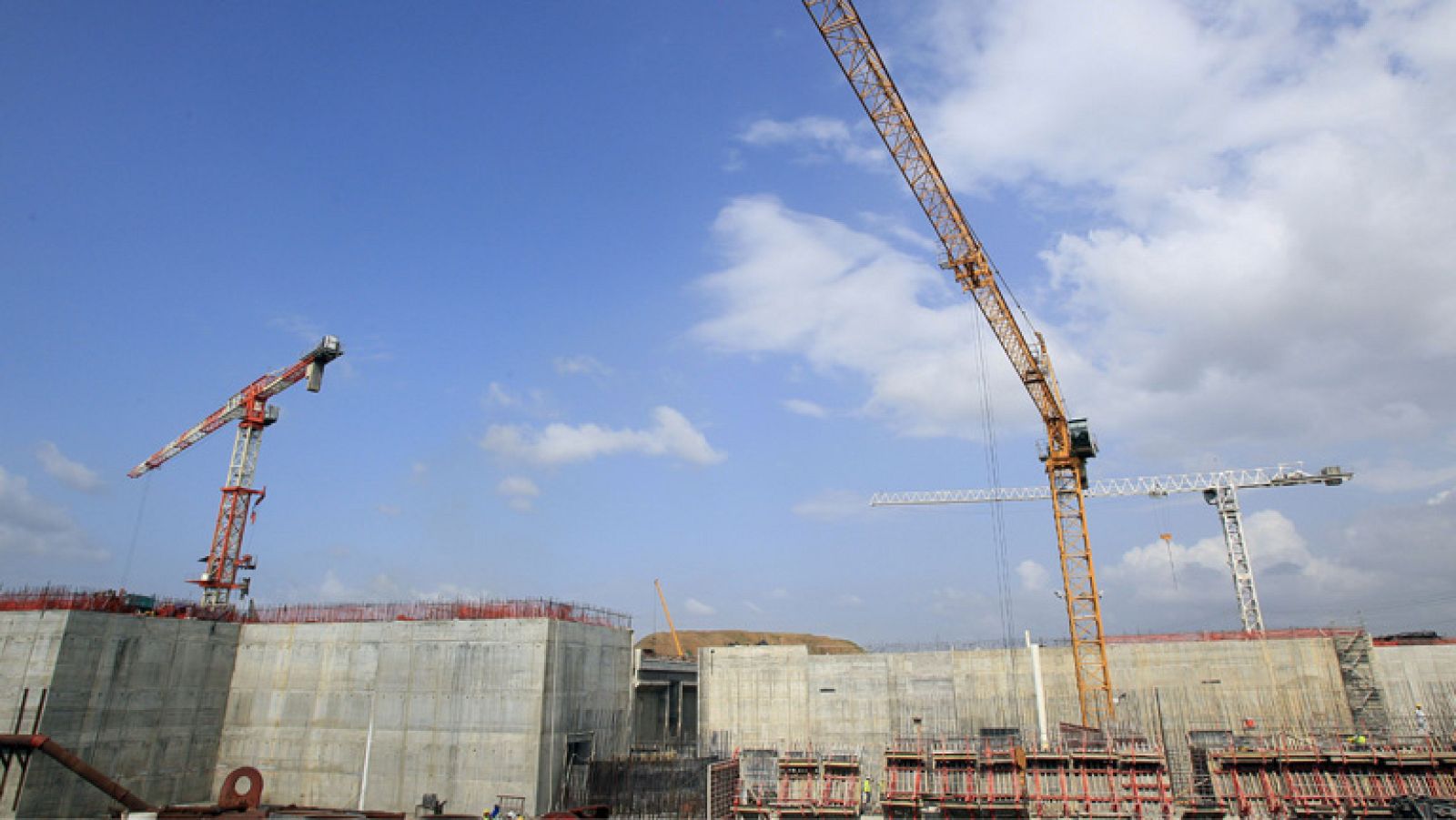 Reunión en Panamá para estudiar la posible aportación de fondos y que sigan las obras