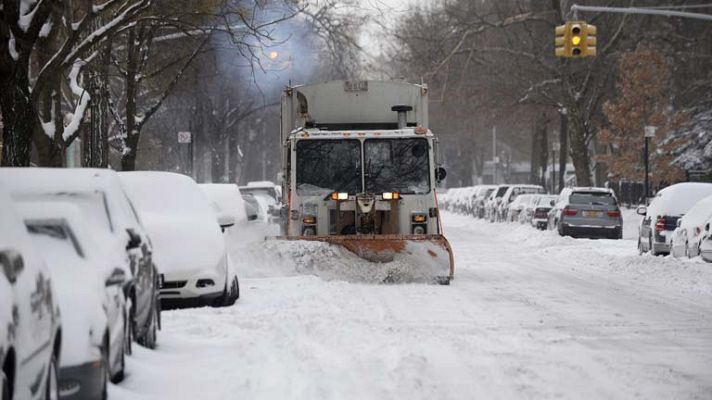 Telediario 1 - El frío ártico hiela Estados Unidos