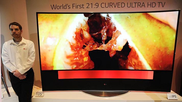 Telediario 1 - Las televisiones vienen con curvas