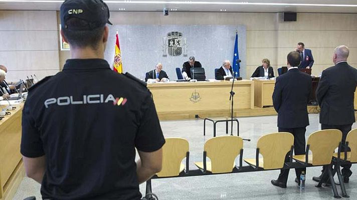 Telediario 1 - Subre preocupación por corrupción