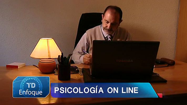 Telediario 1 - Psicología online: cambiar el diván por la videoconferencia y la consulta por el salón de casa