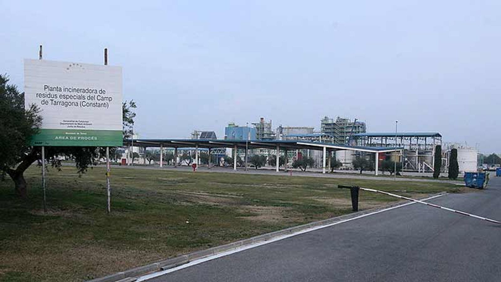 Una empresa de Tarragona estudia una solicitud para tratar residuos de  armas químicas de Siria