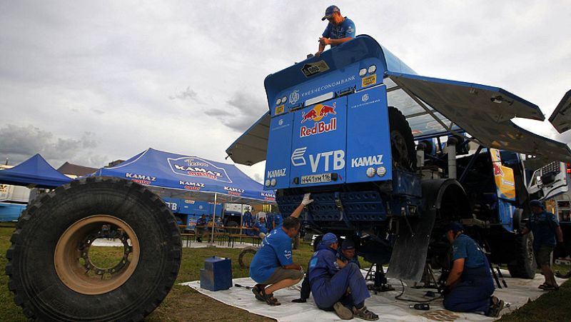 Después de unas etapas durísimas, los pilotos del Rally Dakar disfrutan de una jornada de descanso. Momento perfecto para recordar los momentos más difíciles vividos en esta aventura.