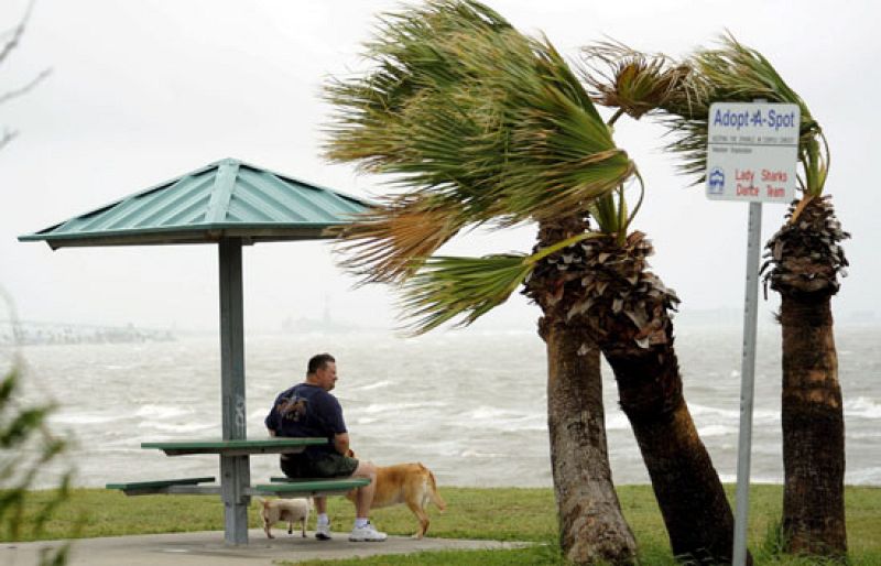 'Dolly' sacude el sur de Texas