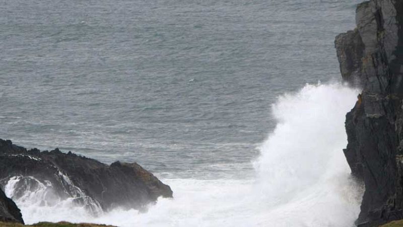 Viento fuerte en el litoral gallego, con tormenta en áreas del Cantábrico y los Pirineos