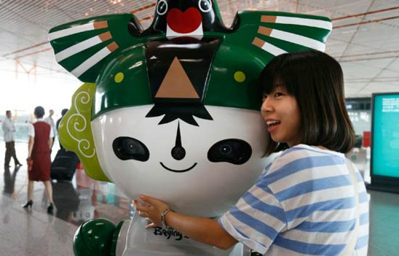 En las fábricas chinas se llevan meses produciendo a marchas forzadas las cuatro mascotas de los juegos.