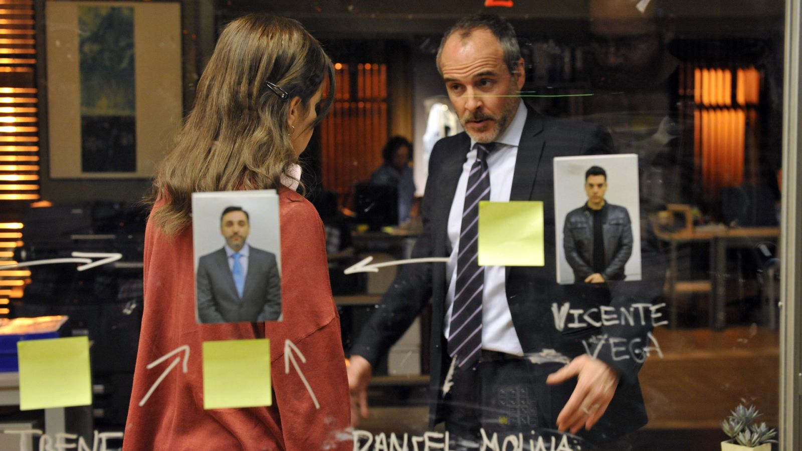 Los misterios de Laura - Temporada 3 - Episodio 5: El misterio del pasajero preocupado - Ver ahora