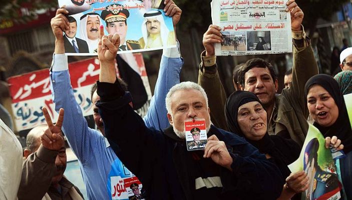 Telediario 1 - Egipto vota la Constitución