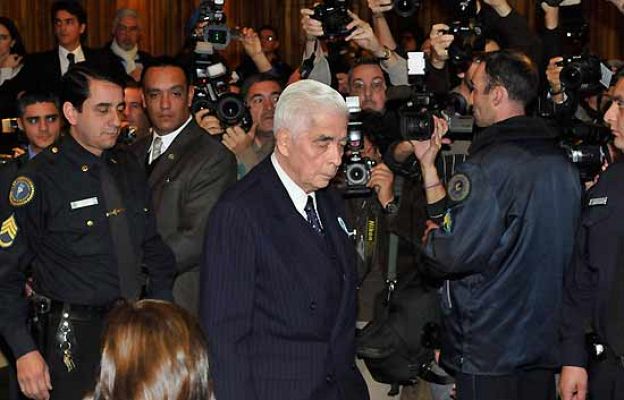  - Condena a un represor argentino