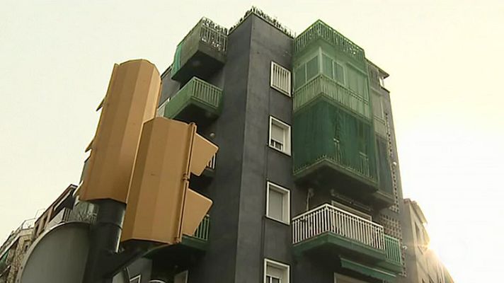 Telediario 1 - Barcelona multará a los bancos que tengan pisos vacíos en zonas con necesidades de vivienda