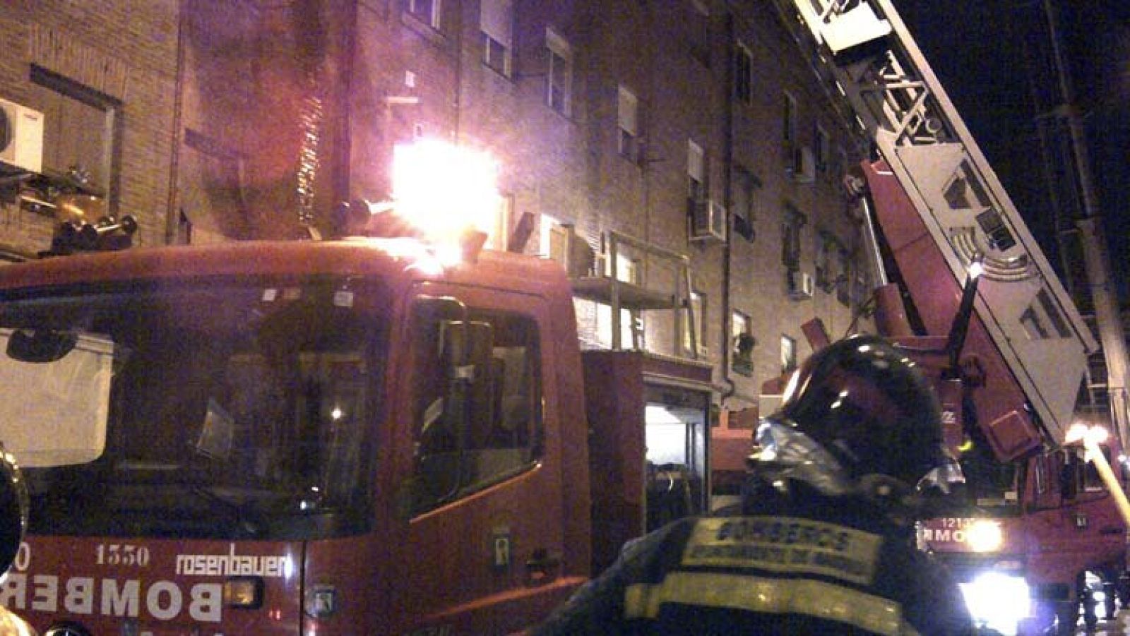 El fuego deja dos víctimas mortales y catorce heridos en San Adrià del Besós