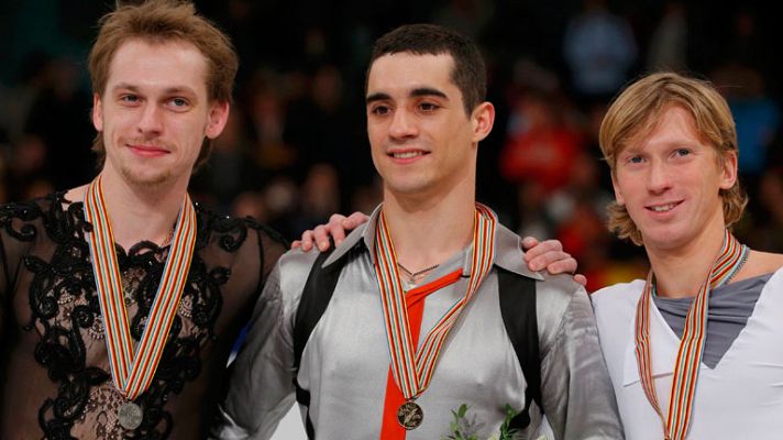  - Javier Fernández recibe su medalla de oro
