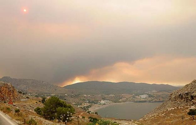  - El fuego azota la isla de Rodas