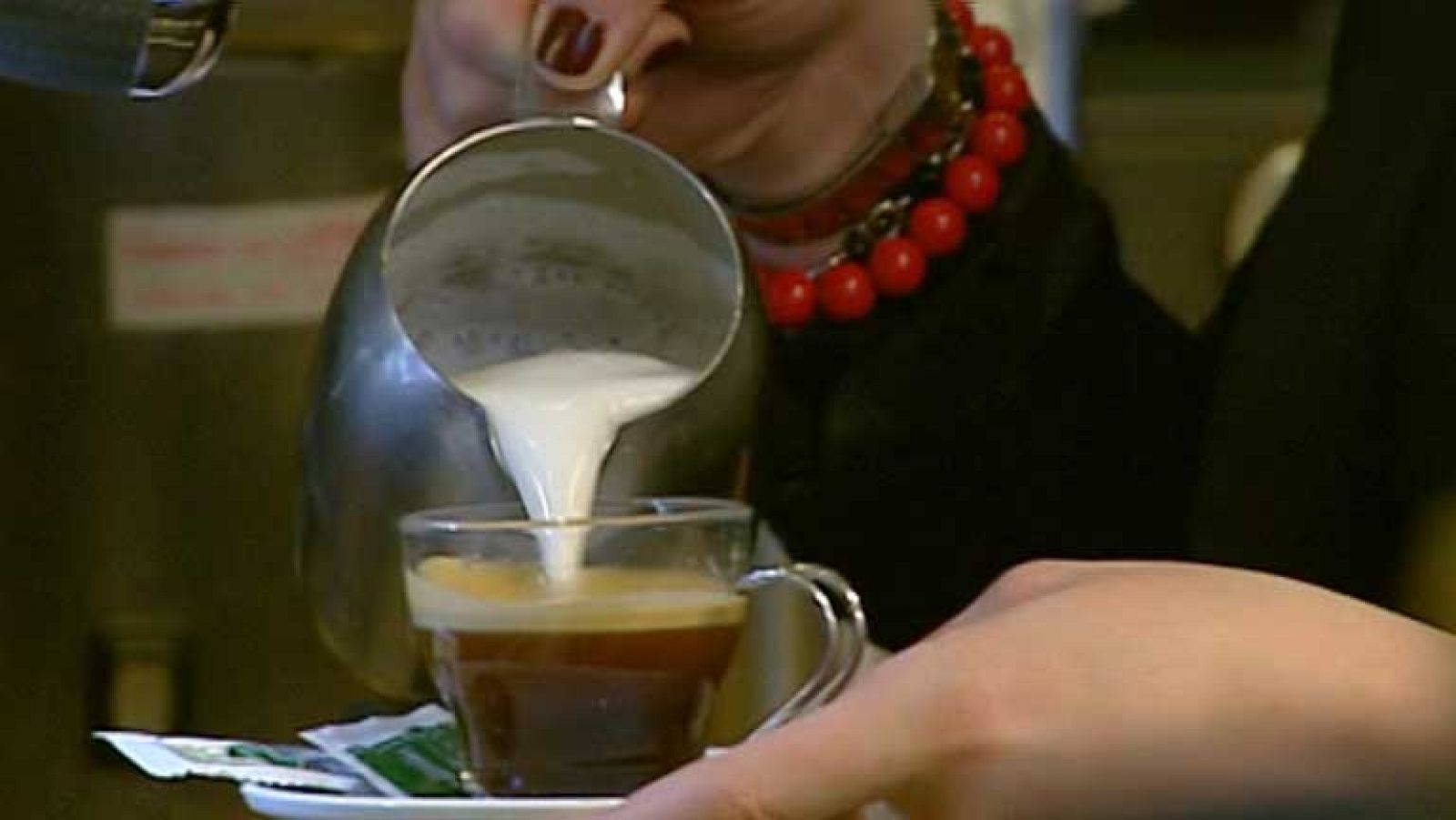 "Café pendiente", una forma de solidaridad importada de Nápoles