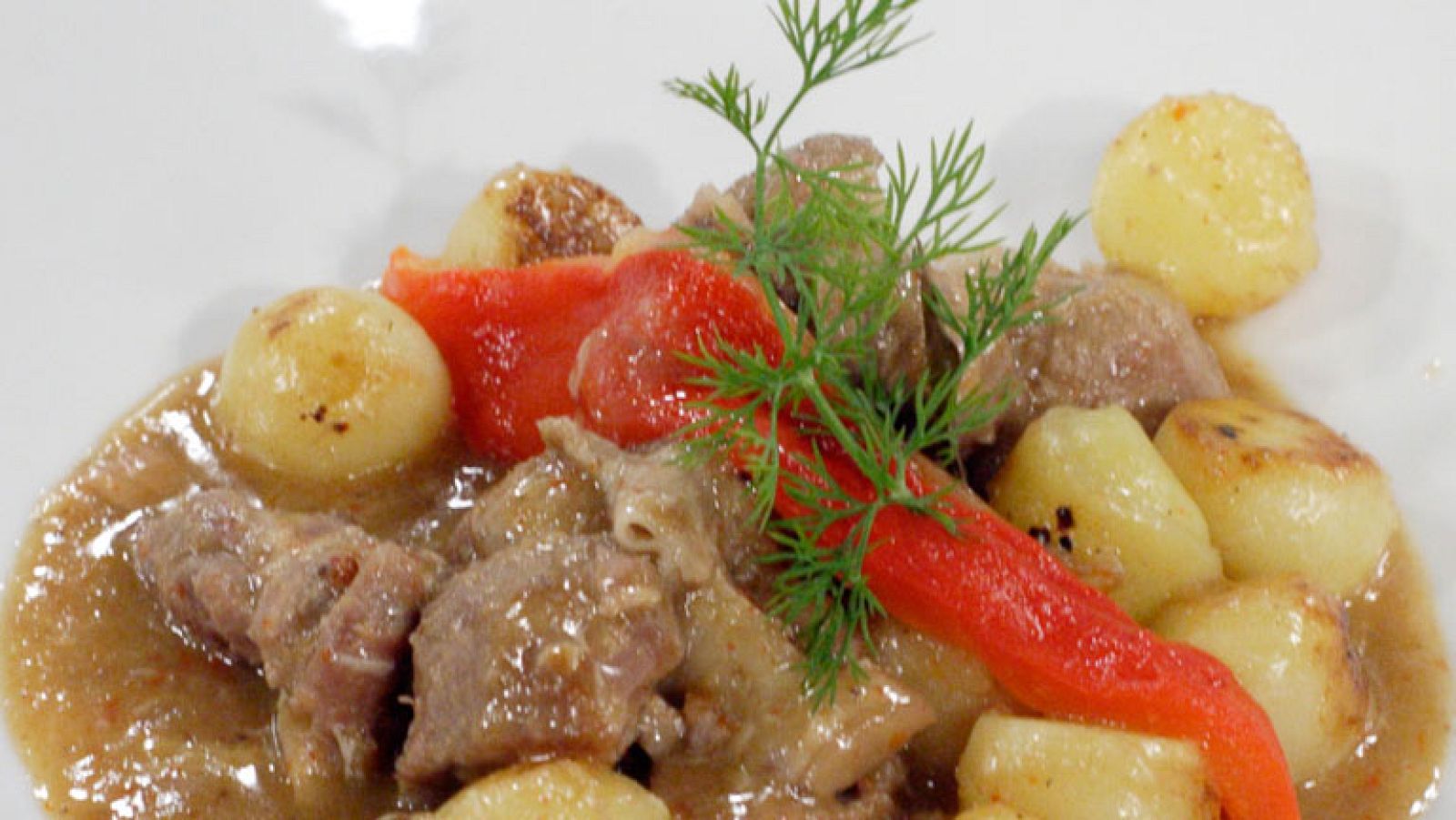 Caldereta de cordero con majado y patatas