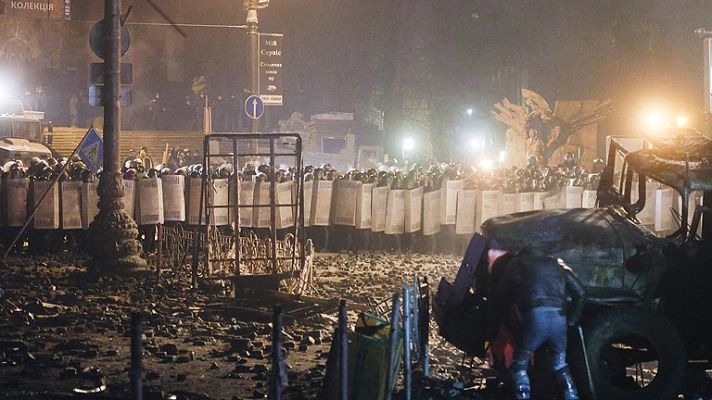 Telediario 1 - Manifestaciones en Ucrania