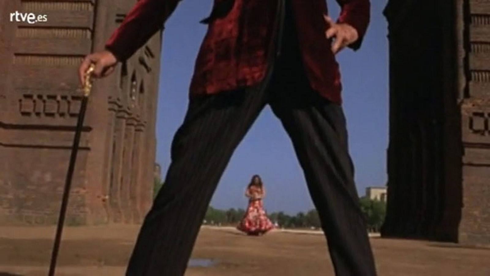 Dalí mantuvo una conflictiva relación con el sexo desde la infancia, tal y como admitió en una entrevista en TVE con la periodista musical Paloma Chamorro. Sus miedos habían sido creados a raíz de ver de niño unas fotografías de los efectos de las e