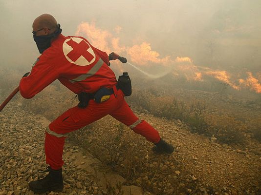  - Lucha contra el fuego en  Rodas
