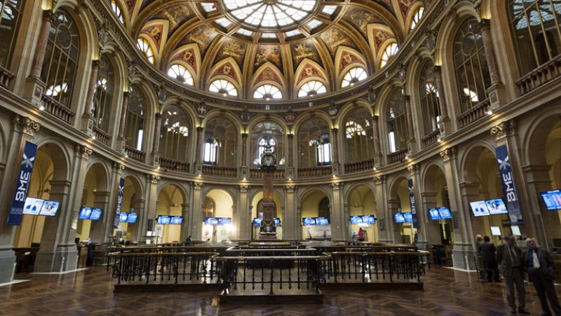 El IBEX 35 cae un 0,75%, lastrado por el sector financiero | Ver