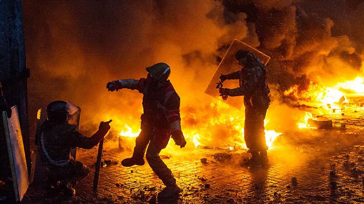 Informativo 24h - La policía conquista la plaza de las protestas de Kiev tras la muerte de dos manifestantes