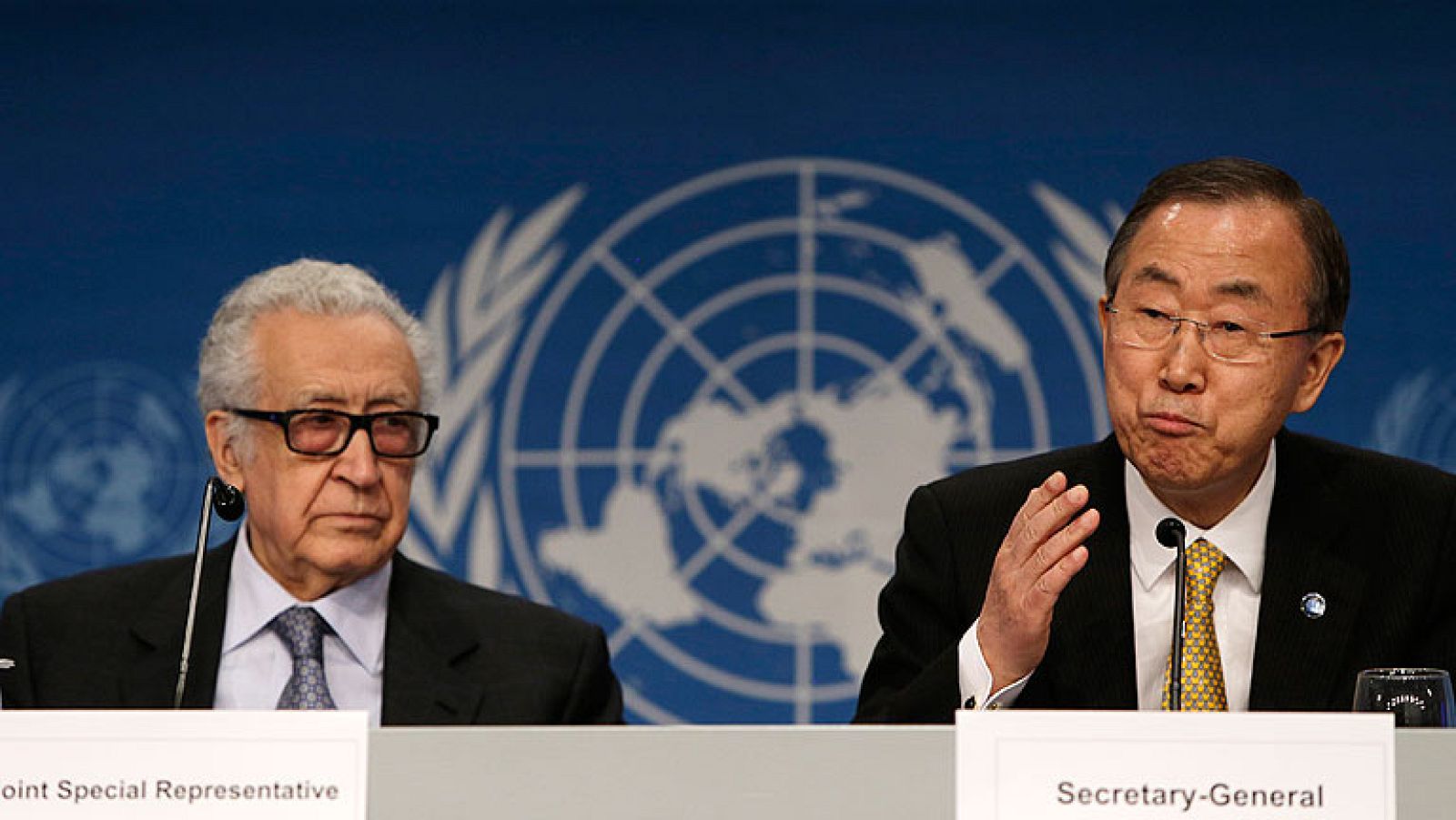 La oposición siria y el régimen abren la puerta a un alto el fuego tras cruzar acusaciones al inicio de Ginebra II | Ver