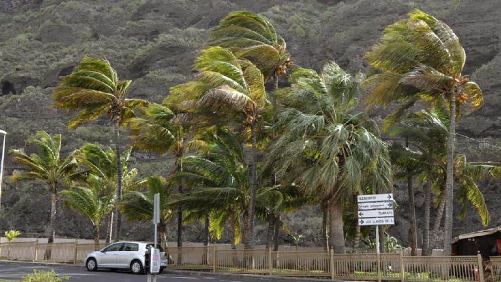 Viento fuerte en el nordeste y Canarias y lluvia en el noreste