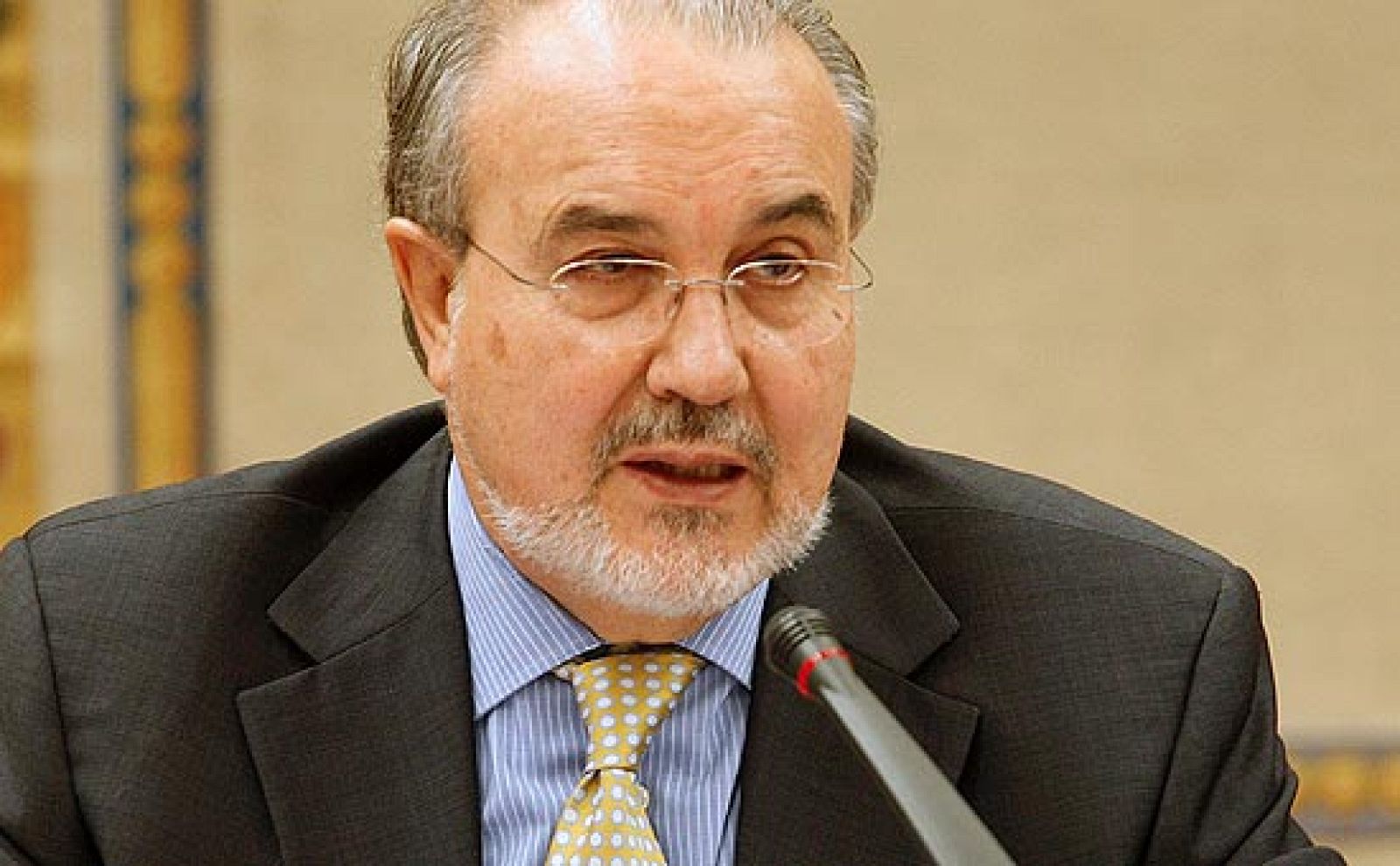 Pedro Solbes pide tiempo para afrontar la crisis