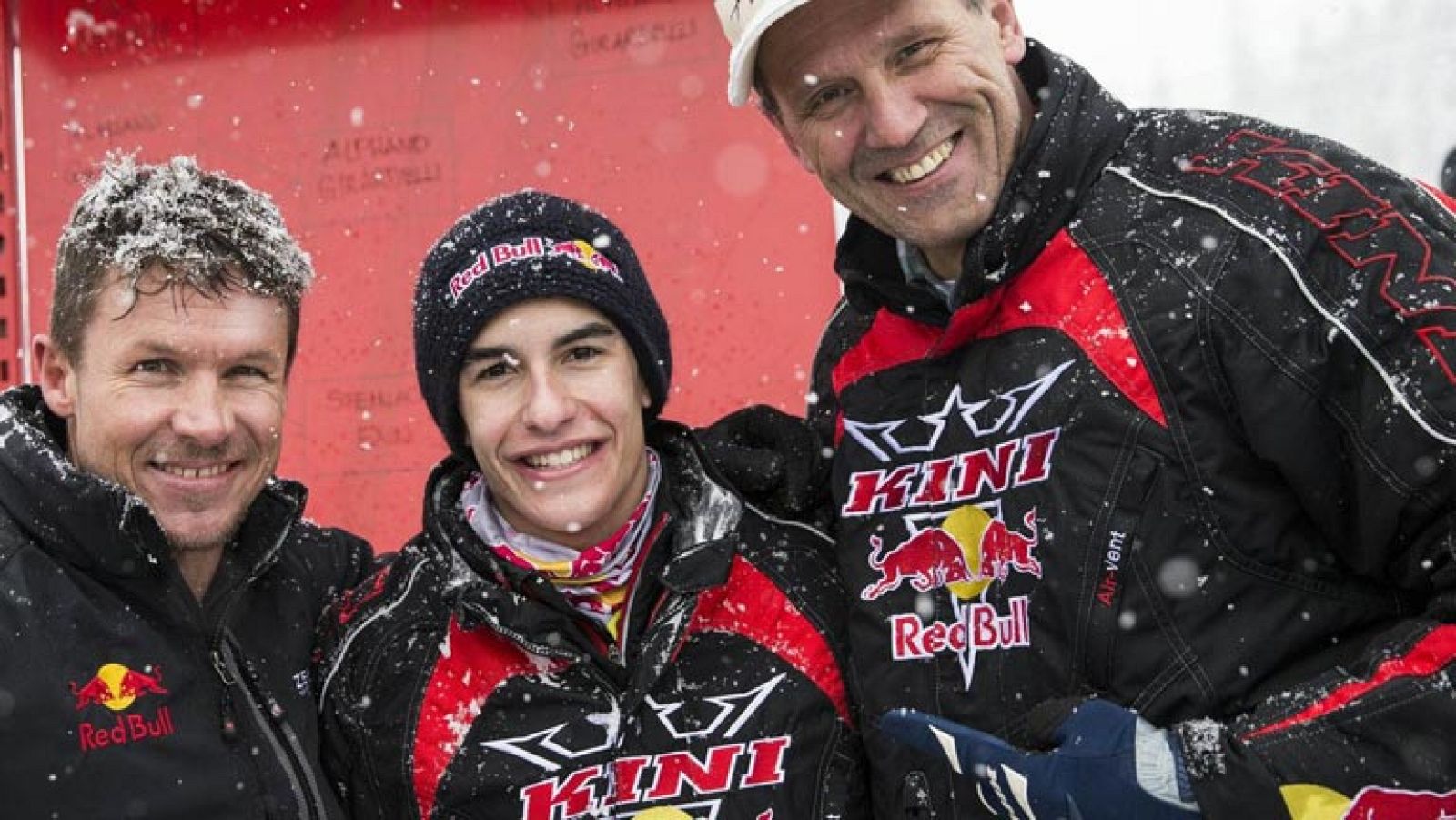 Márquez y Pedrosa se divierten en la nieve con otros campeones