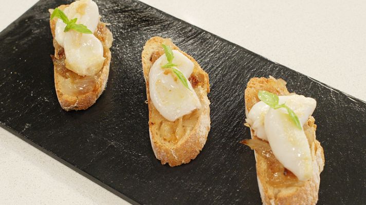 RTVE Cocina - Tosta de chipirones con cebolla