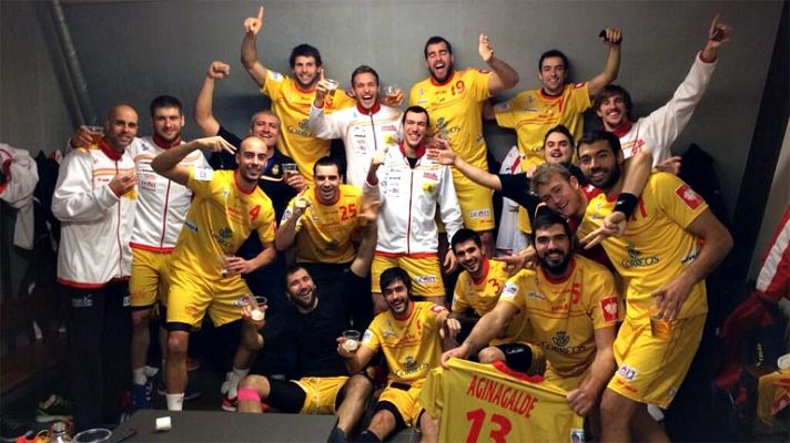 Telediario 1 - Los 'Hispanos' brindaron por el bronce del Europeo