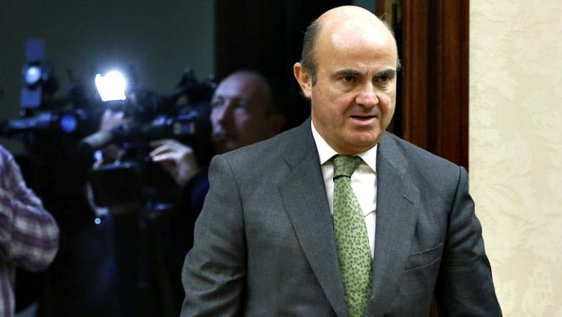 De Guindos se enfada con la prensa