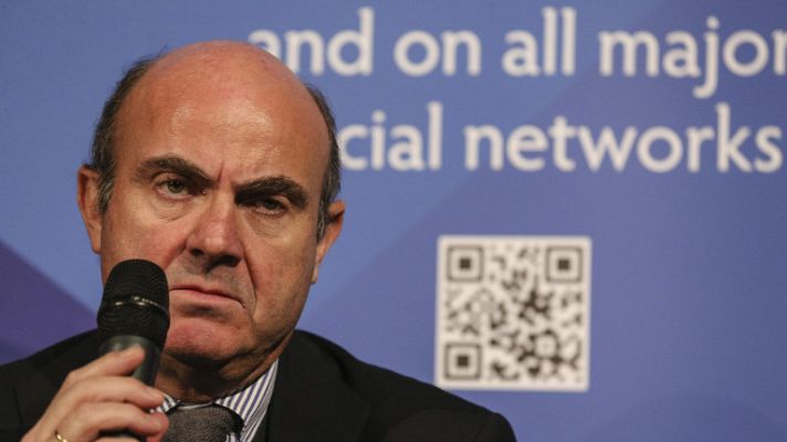 Los desayunos - De Guindos se enfada con la prensa y, después, pide disculpas