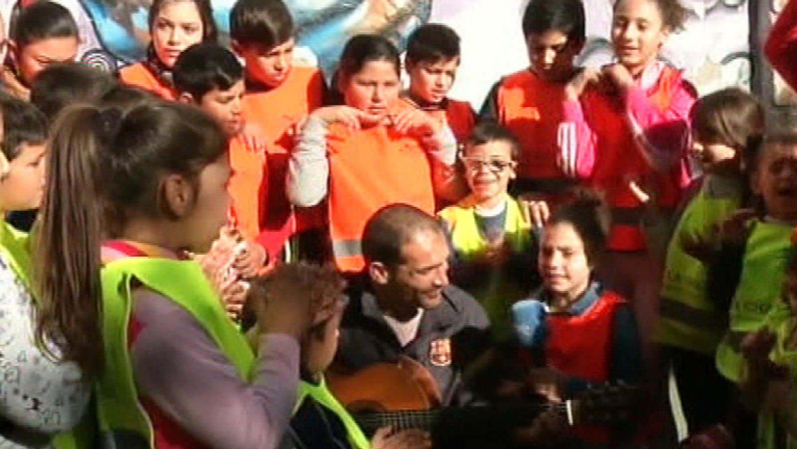 Niños que ayudan a ir al colegio