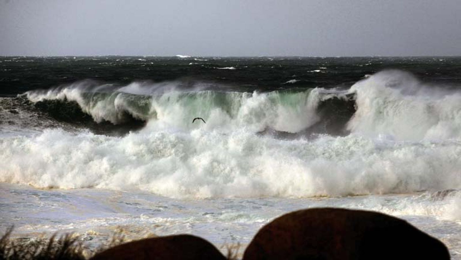 Temporal de nieve y viento, con alerta roja y un fallecido por golpe de mar