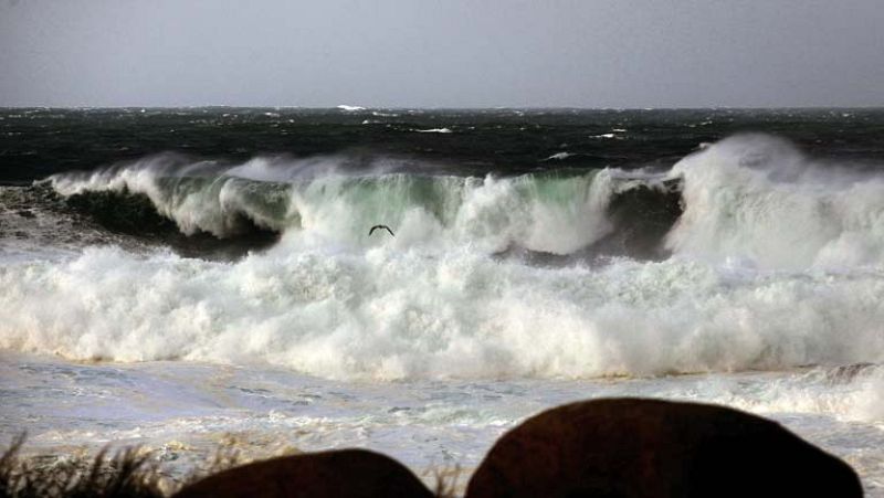 Temporal de nieve y viento, con alerta roja y un fallecido por golpe de mar