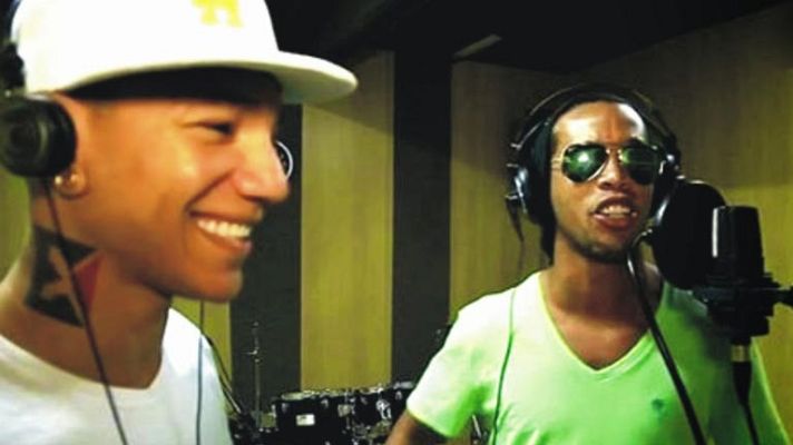 Telediario 1 - Ronaldinho se atreve con el rap
