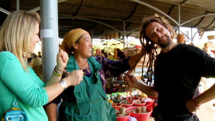 Españoles en el mundo - Los uzbekos alucinan con las rastas