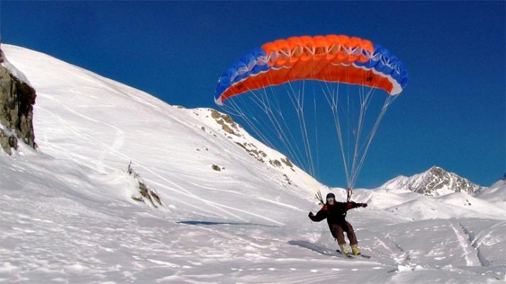 Telediario 1 - Parapente más esquí, igual a espectáculo
