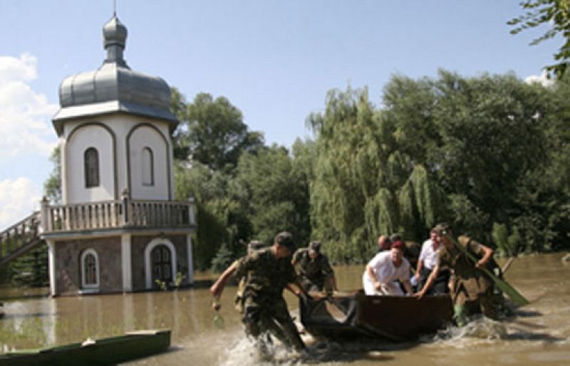 Siguen los trabajos de rescate en Ucrania | Ver