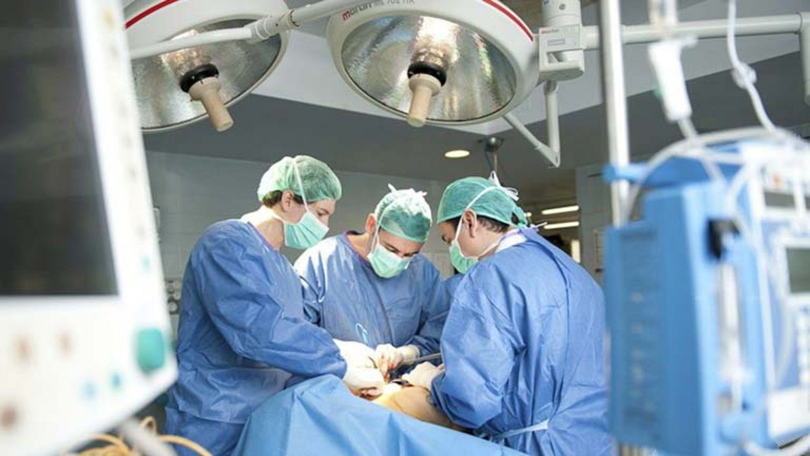 Se aplica una nueva técnica que reconstruye la mama de forma integral en casos de mastectomía