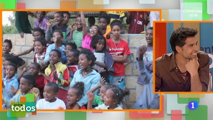 Entre todos - Niños etíopes saludan a Toñi